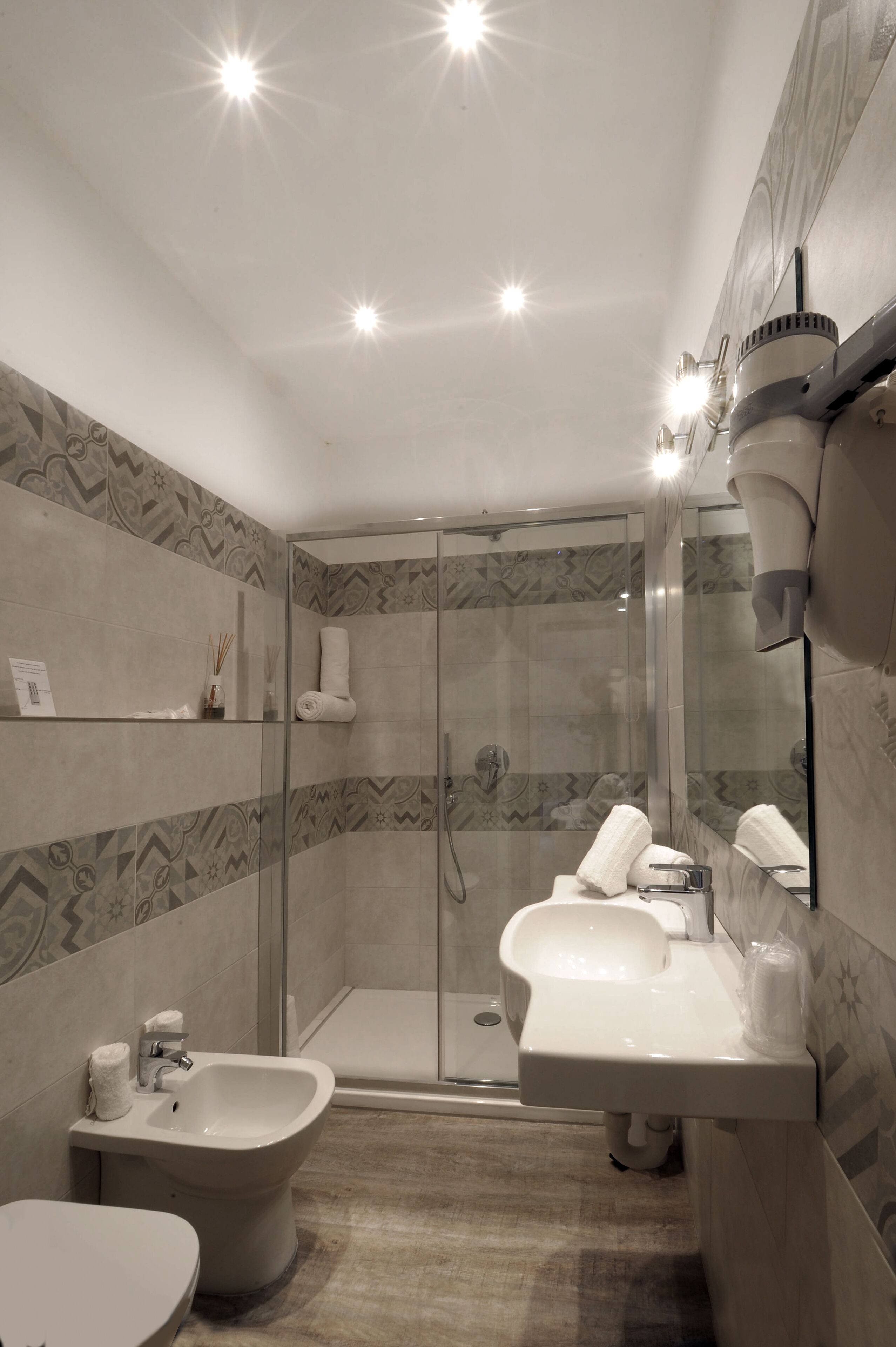 traditional suite | bathroom | separate bathtub and shower, rainfall showerhead, free toiletries