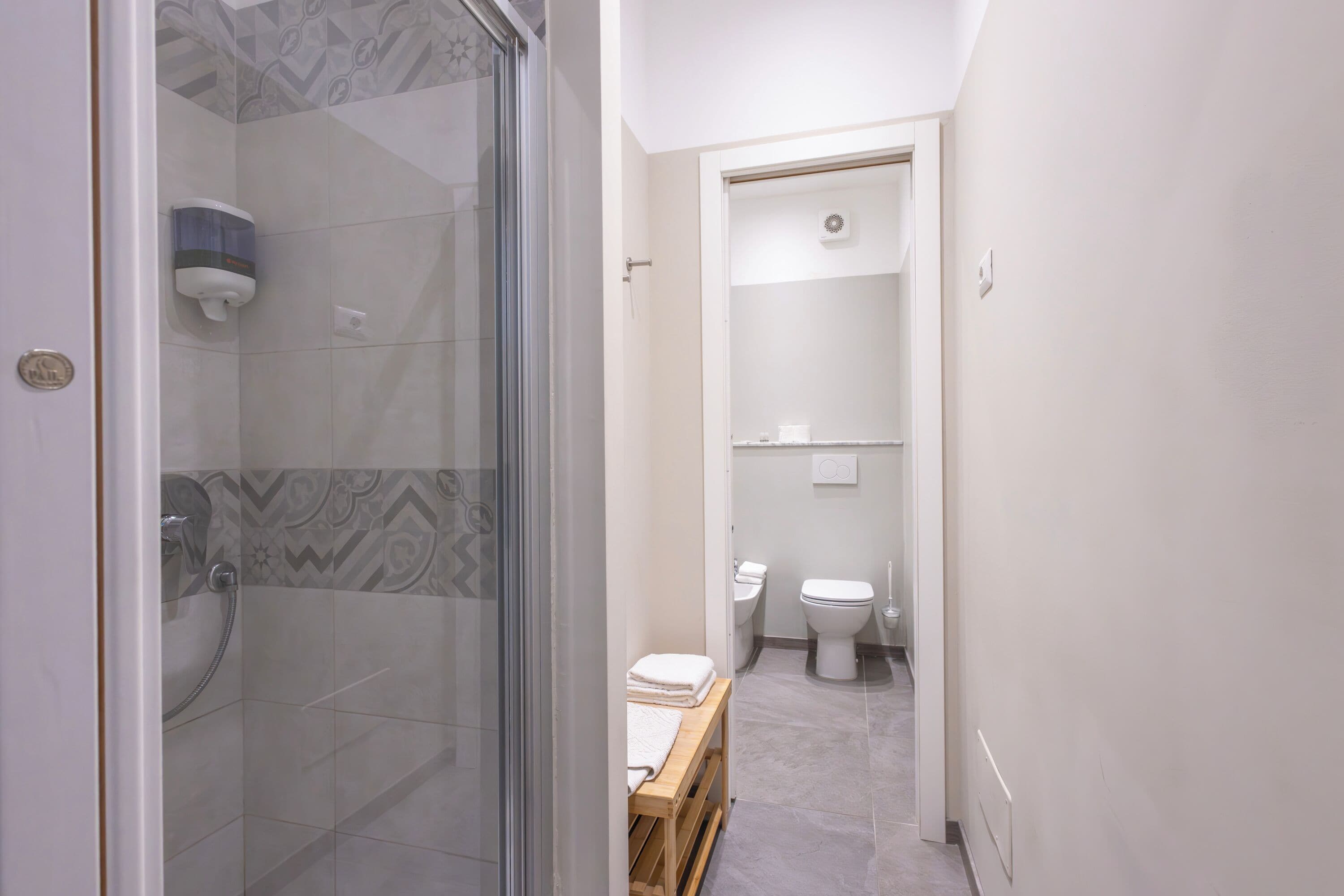 separate bathtub and shower, rainfall showerhead, free toiletries