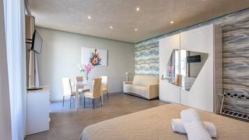 Minibar, Zimmersafe, Schreibtisch, schallisolierte Zimmer