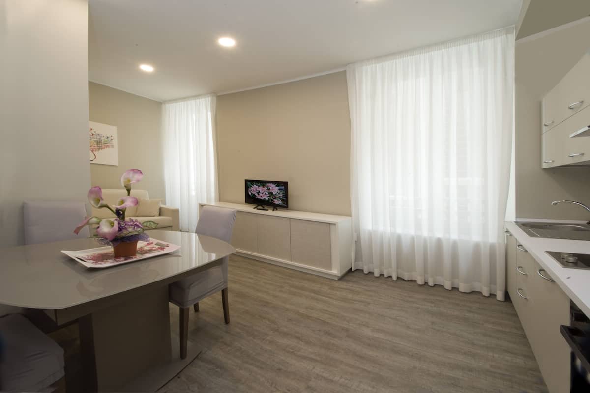 Traditional Suite | Living room | TV