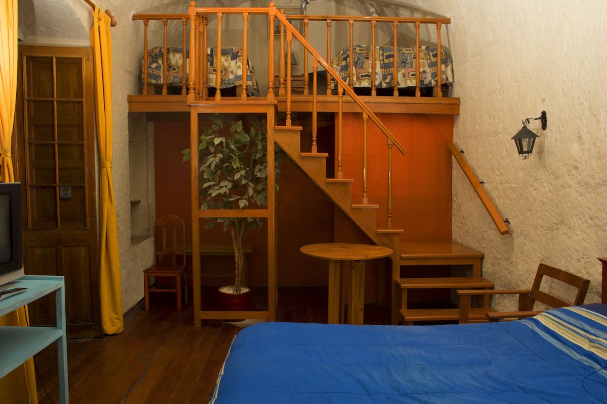 quadruple room | 1 bedroom, individually furnished, blackout curtains, free wifi