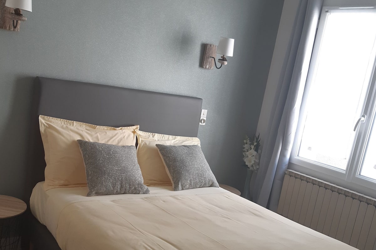 Standard Double Room | Premium bedding, in-room safe, desk, free wired internet