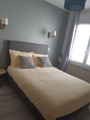 Standard Double Room | Premium bedding, in-room safe, desk, free wired Internet