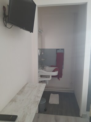 Economy Double Room, Shared Bathroom
