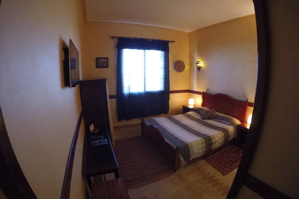Single Room | In-room safe, rollaway beds (surcharge), WiFi (free)
