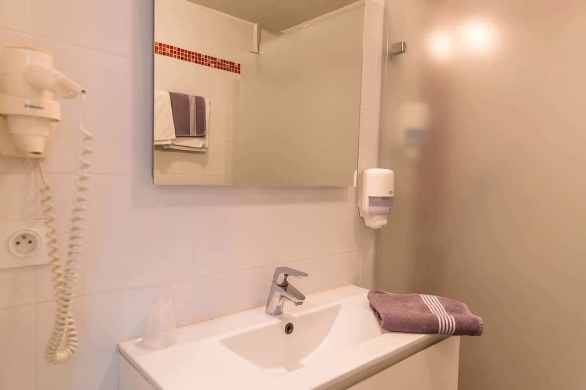 superior double room | bathroom | free toiletries, hair dryer, towels