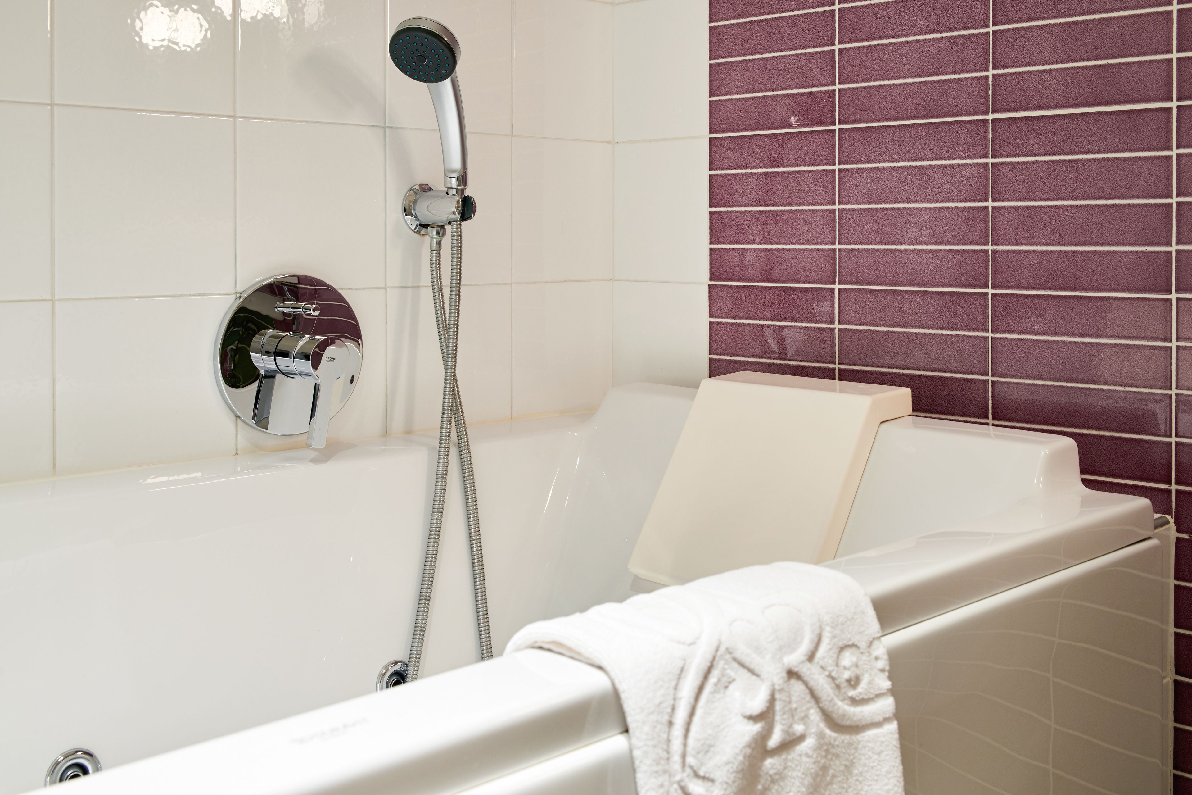 junior suite | jetted bathtub