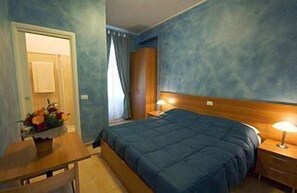 Minibar, in-room safe, desk, soundproofing - Al Centro Storico di Roma (Rome)