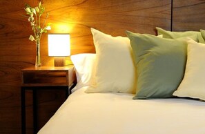 Premium bedding, down comforters, pillowtop beds, in-room safe - Babel Boutique (Buenos Aires)