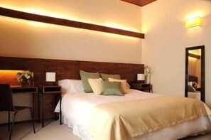 Sengetøy av topp kvalitet, dundyner og senger med overmadrass