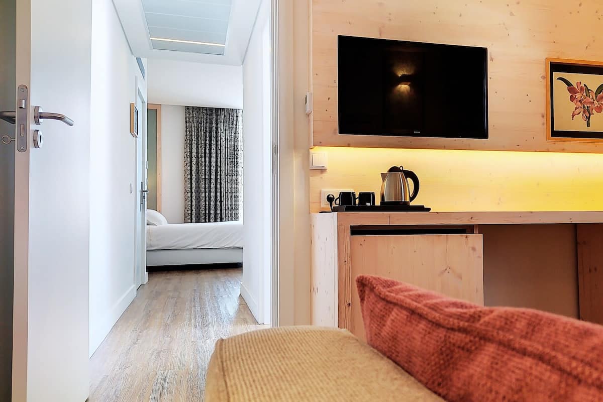 Suite Deluks | 1 kamar tidur, ruang kerja ramah laptop, dan tirai kedap cahaya
