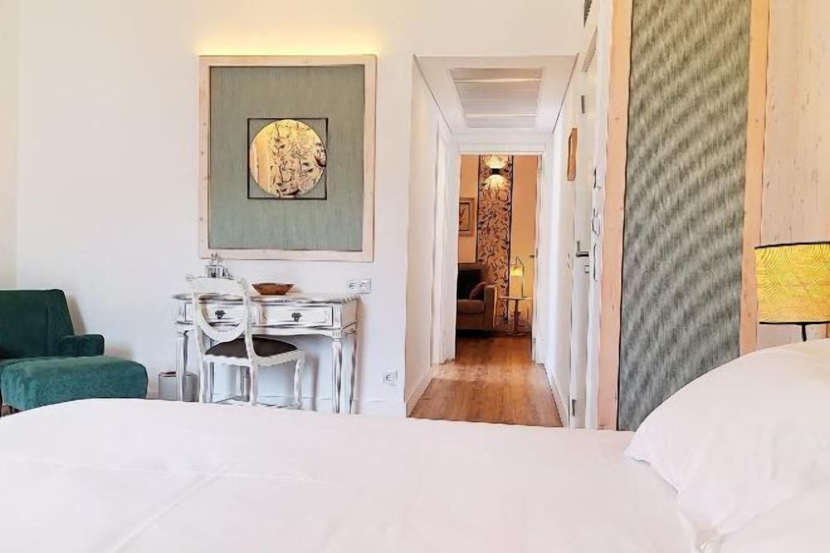 Laptop workspace, blackout drapes, soundproofing, rollaway beds