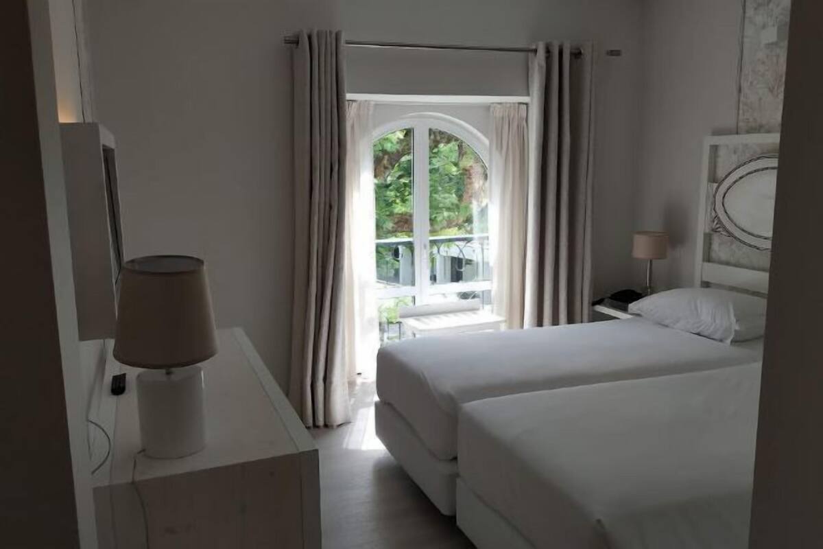 1 bedroom, laptop workspace, blackout curtains, soundproofing