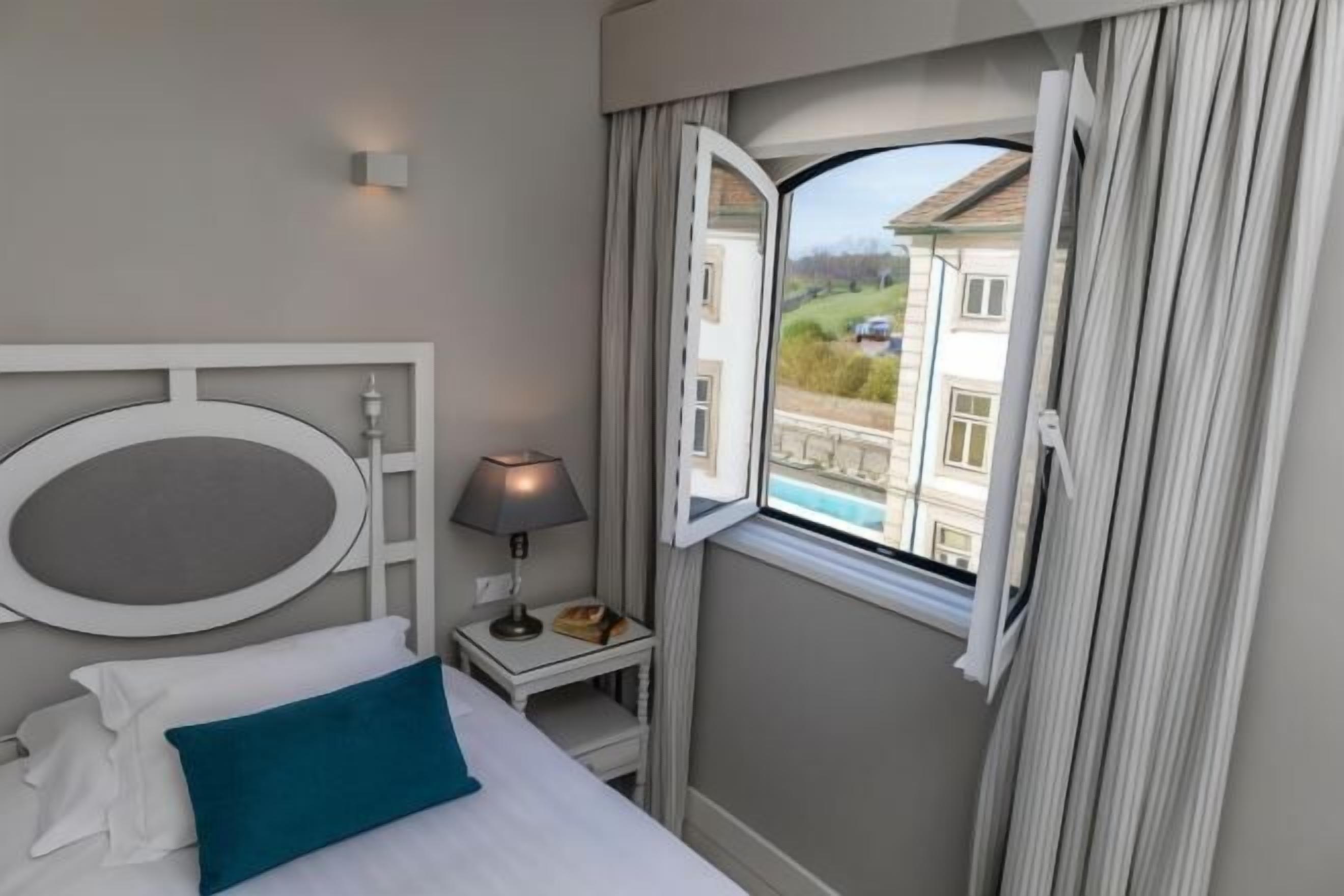 Laptop workspace, blackout drapes, soundproofing, rollaway beds