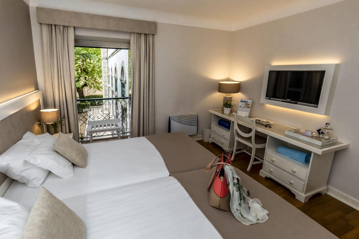 1 chambre, espace de travail pour ordinateurs portables