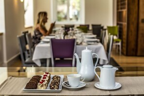 Tägliches inbegriffenes Frühstücksbuffet