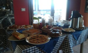 Daily buffet breakfast for a fee - Agriturismo Sa Murtà (Sennariolo)