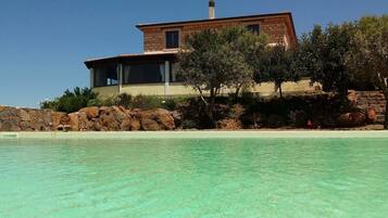 Piscine extérieure (ouverte en saison)