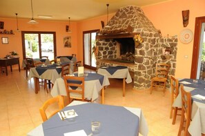 Breakfast, lunch, dinner served; Mediterranean cuisine 