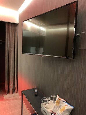 Junior Suite | Minibar, in-room safe, desk, soundproofing - Motel Rona (Caponago)