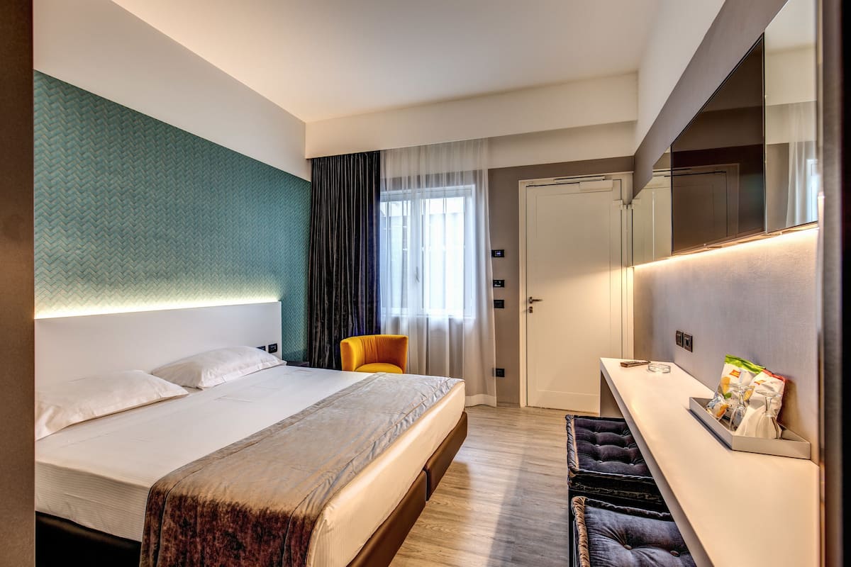 Minibar, coffre-fort, bureau, systĂšme dâinsonorisation