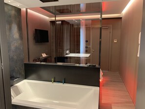 Junior Suite | Minibar, in-room safe, desk, soundproofing - Motel Rona (Caponago)
