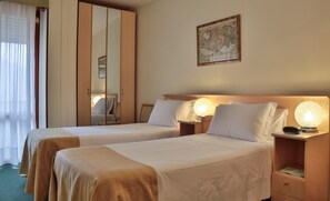 Down comforters, minibar, in-room safe, desk - Hotel Terme Imperial (Montegrotto Terme)