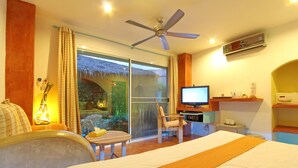 Minibar, in-room safe, desk, blackout drapes - Pandora Lifestyle Hotel (Koh Samui)
