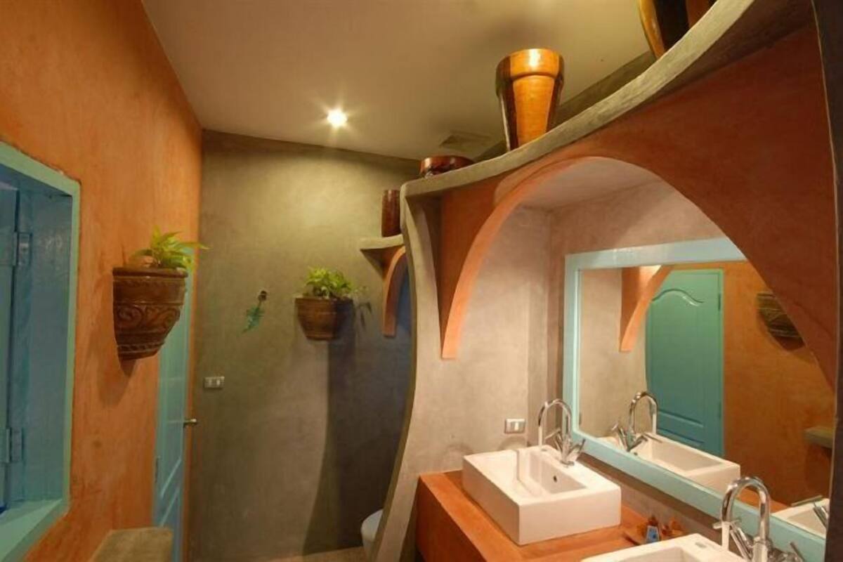 Bathroom | Shower, free toiletries, hair dryer, bidet