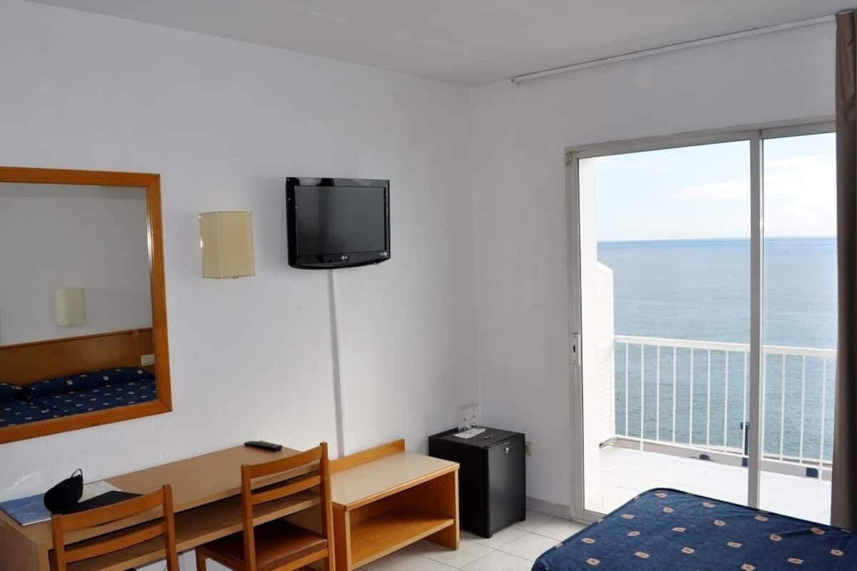 Caja de seguridad en la habitación, wifi gratis y ropa de cama