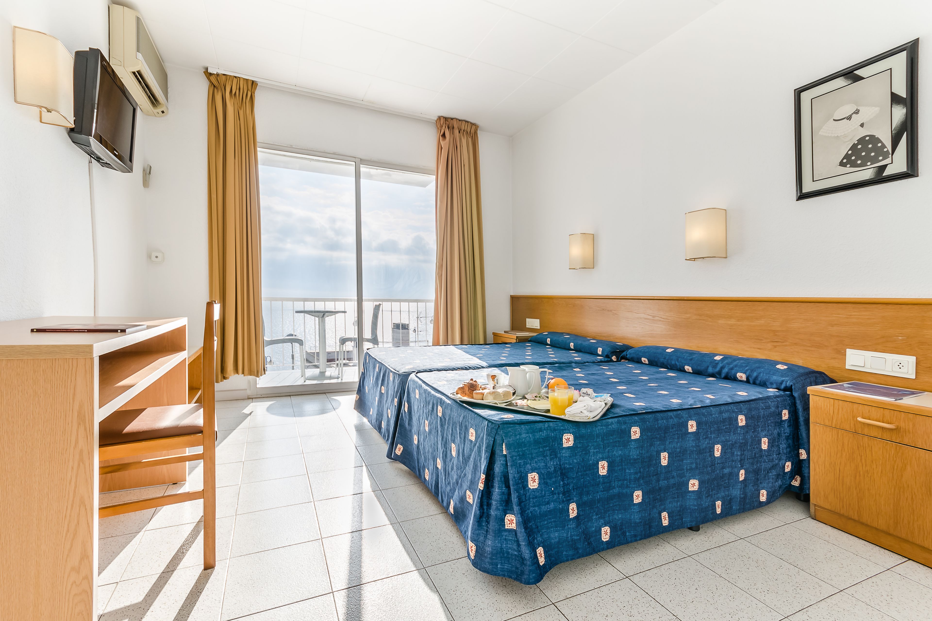 standard double room, sea view | in-room safe, free wifi, bed sheets