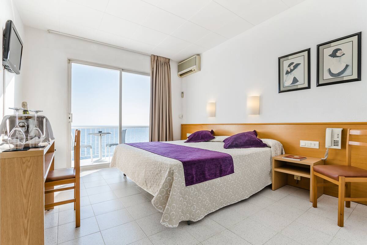 superior double room, sea view | in-room safe, free wifi, bed sheets