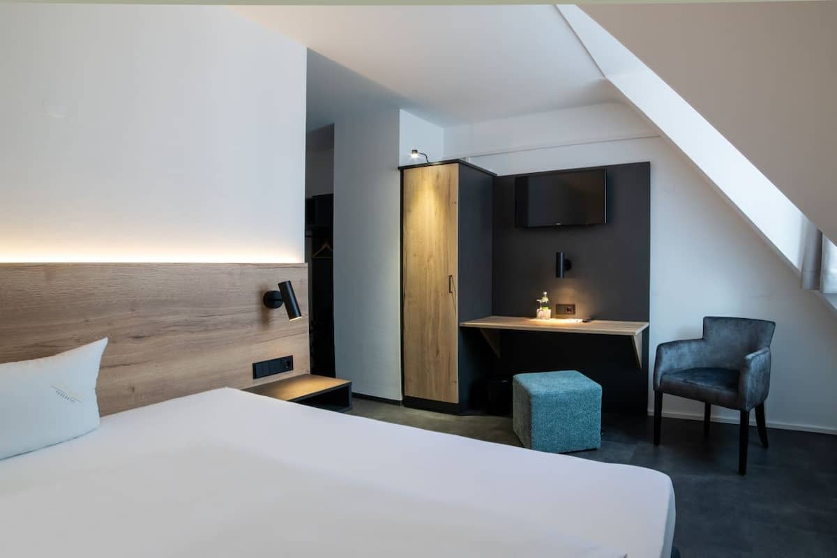 business single room, 1 single bed | hypo-allergenic bedding, desk, free wifi, bed sheets