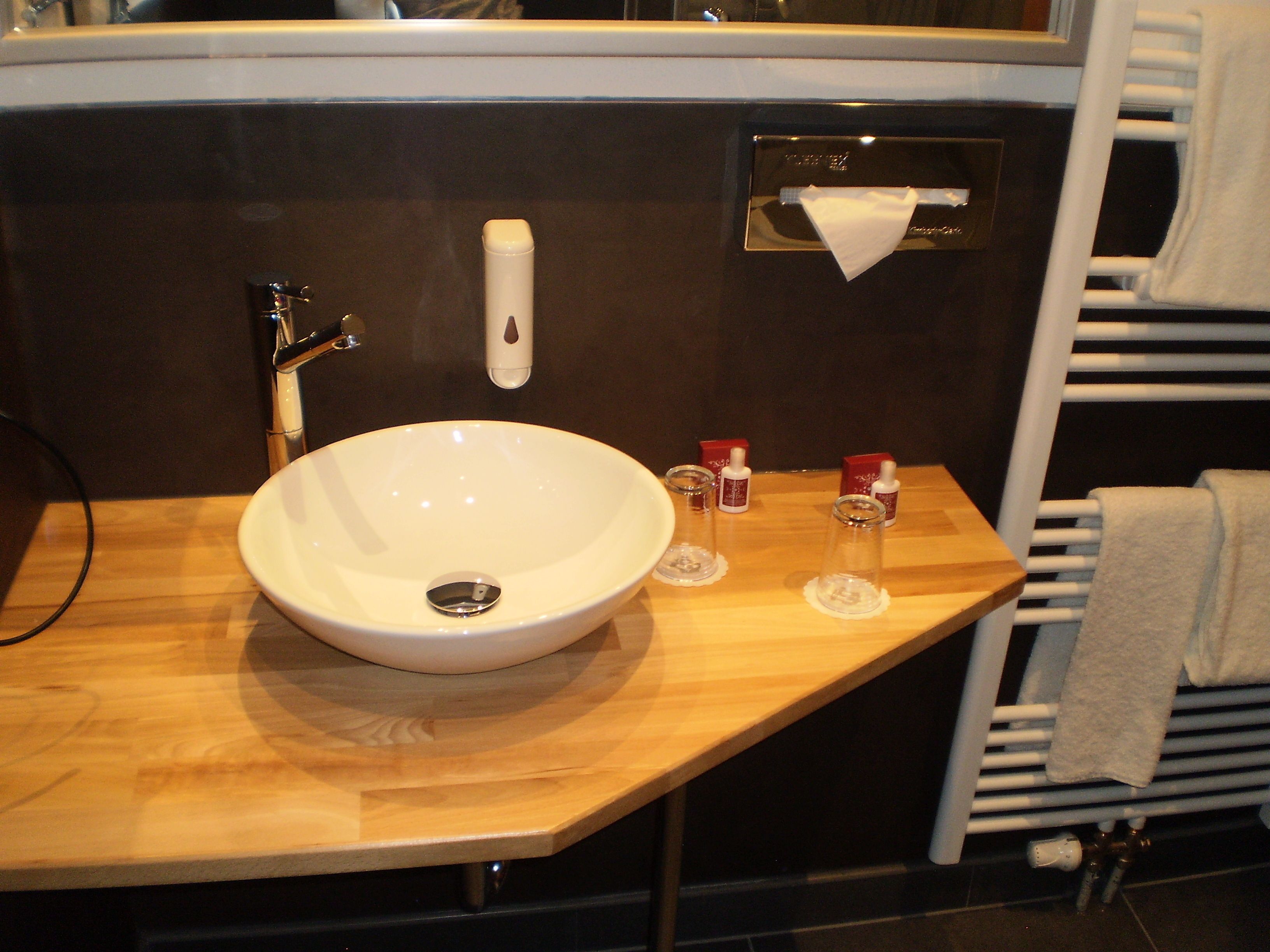 business double or twin room | bathroom | free toiletries, hair dryer, towels