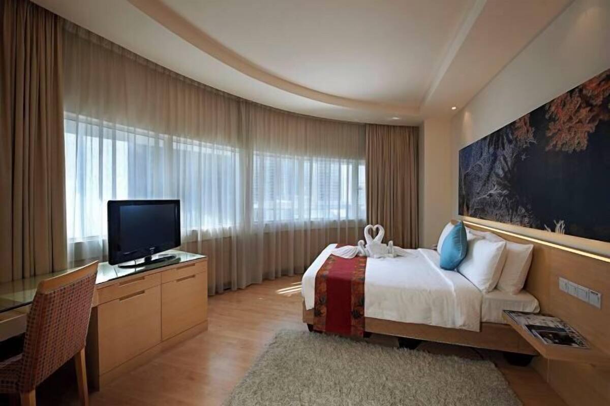 In-room safe, desk, iron/ironing board, WiFi (free)