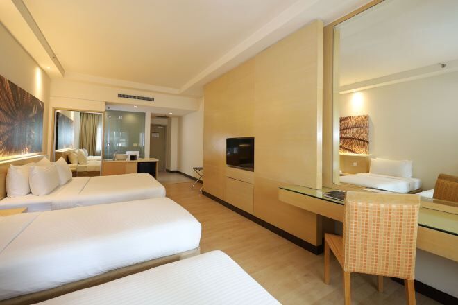 Minibar, in-room safe, desk, iron/ironing board