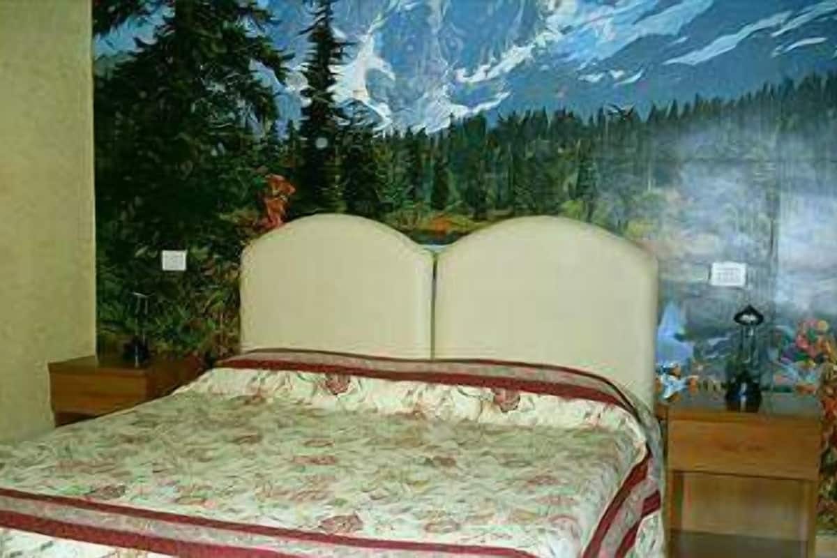 Double Room | Minibar, in-room safe, iron/ironing board, free cots/infant beds