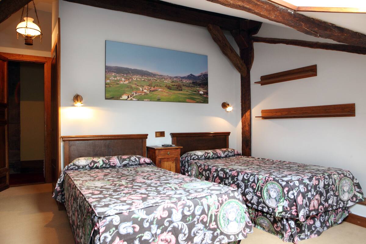 double room | select comfort beds, in-room safe, desk, soundproofing