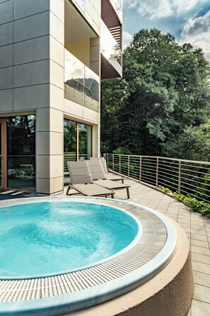 Bañera de hidromasaje exterior