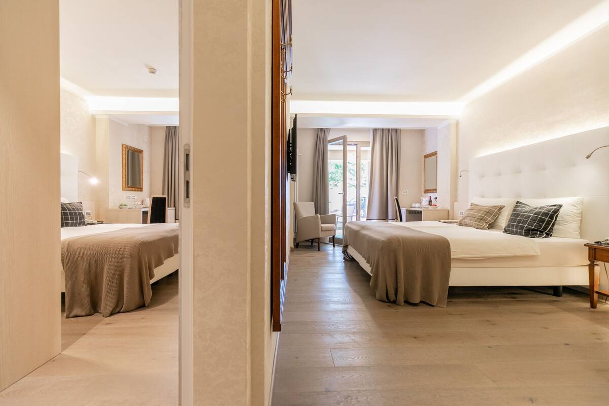 family room | 1 bedroom, minibar, in-room safe, individually furnished