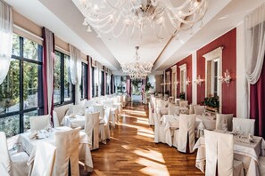Lunch and dinner served - Villa Madruzzo (Trento)