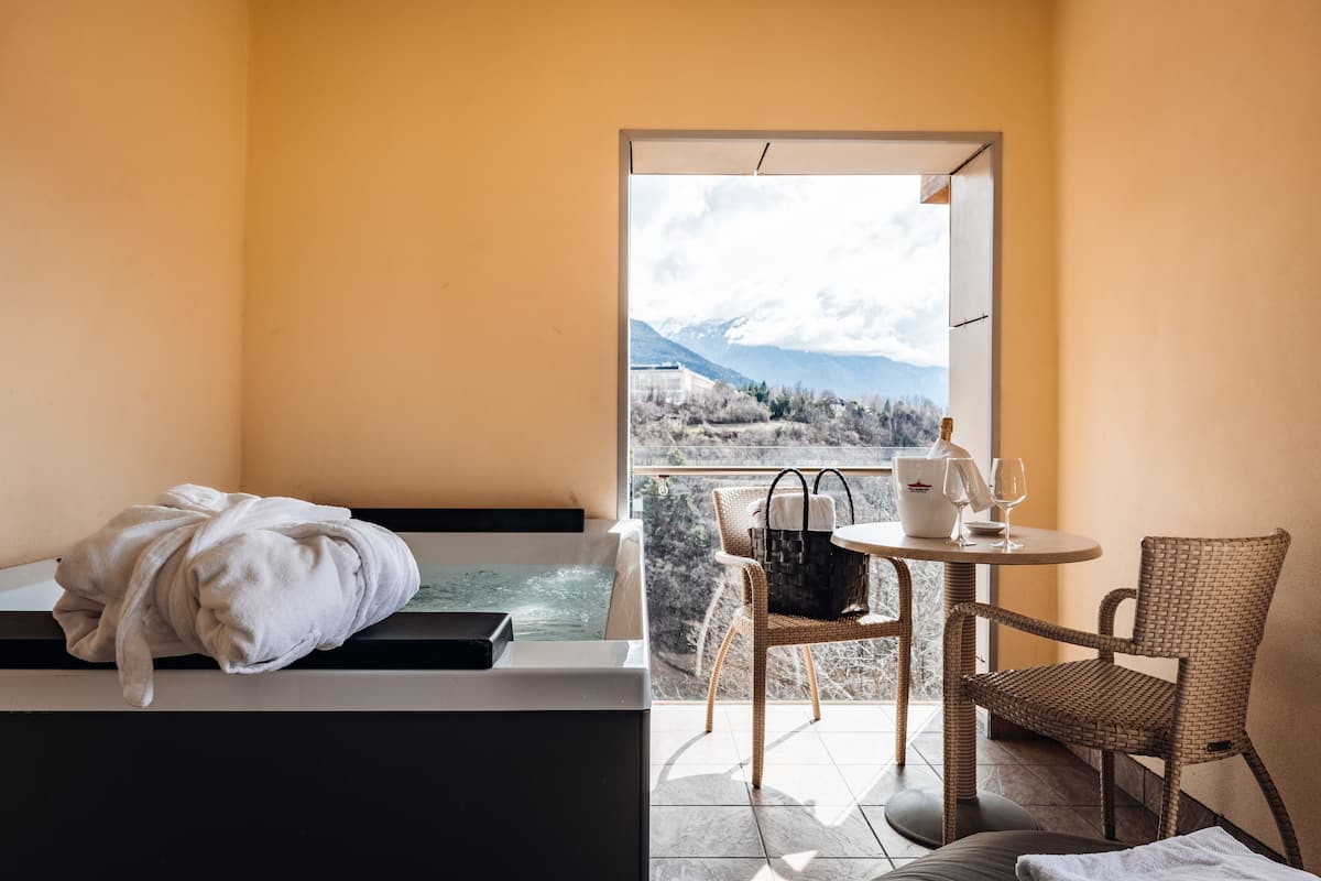 Junior Suite with outdoor Jacuzzi (Belvedere) | 1 bedroom, minibar, in-room safe, individually furnished