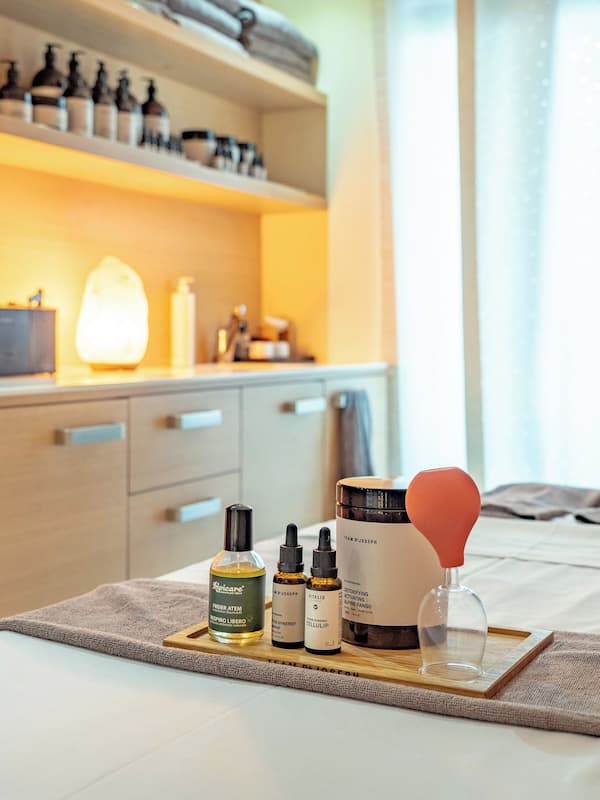 Steam room, Turkish bath/hammam, body treatments, aromatherapy