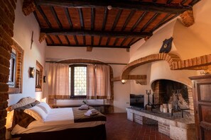 BILOCALI ESSENTIAL | Blackout curtains, free WiFi, bed sheets