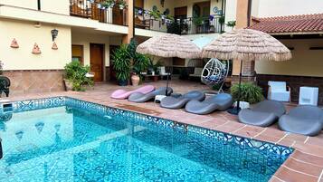 Een seizoensgebonden buitenzwembad