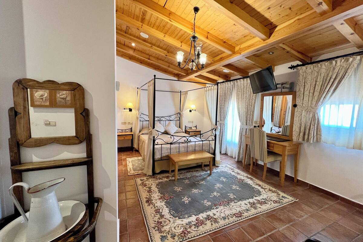 superior double room | in-room safe, desk, wifi