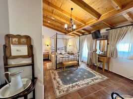 Superior Double Room | In-room safe, desk, WiFi