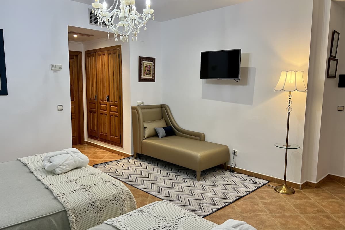 superior double room | in-room safe, desk, wifi