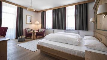 Junior Suite | Down comforters, minibar, in-room safe, individually decorated