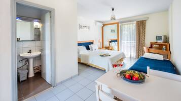 Triple Room | In-room safe, laptop workspace, soundproofing, cribs (free)